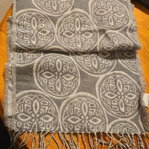 Thirty-One Gray and White Textured Scarf